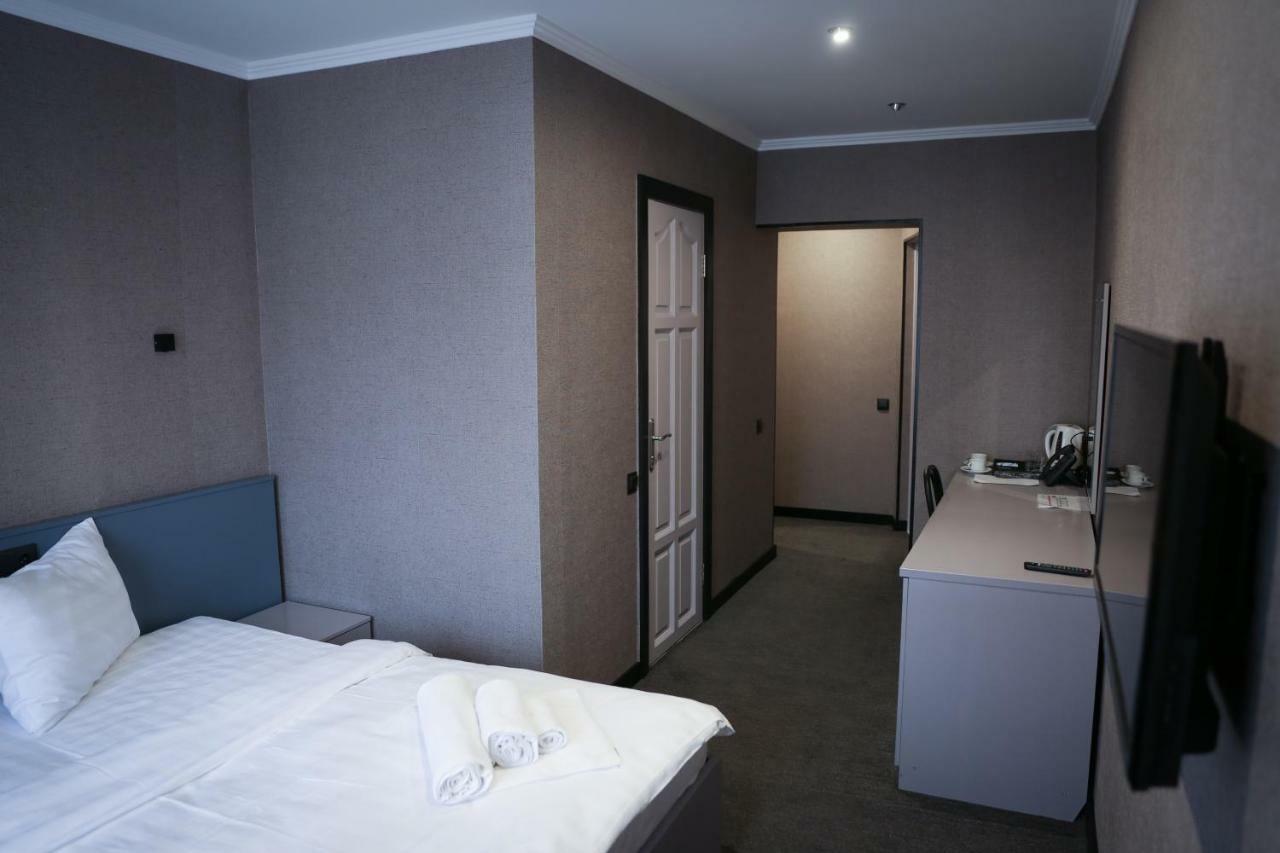 Olympica Hotel Almaty Exterior photo